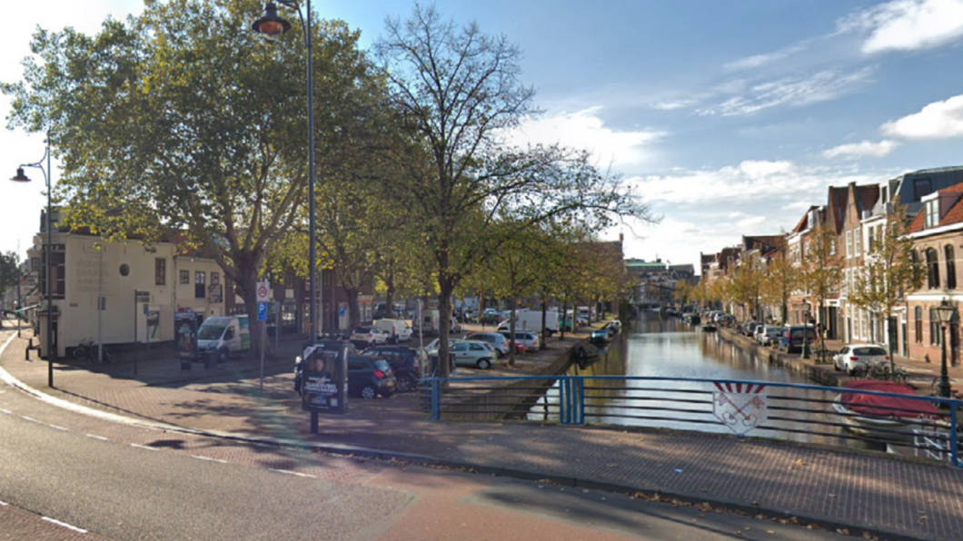 Kaasmarkt Leiden vanaf de brug