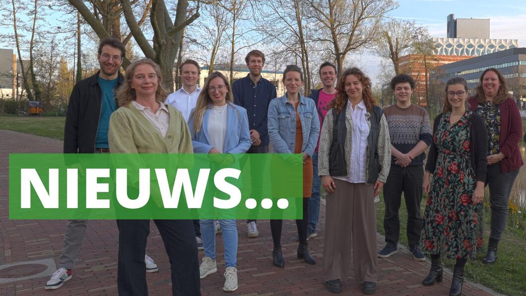 Nieuws uit de fractie - foto van de fractie naast vijver bij Naturalis