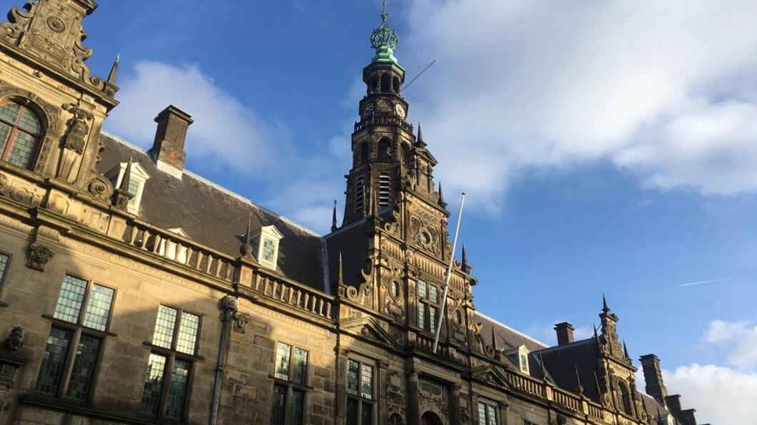 Stadhuis vanaf de Breestraat