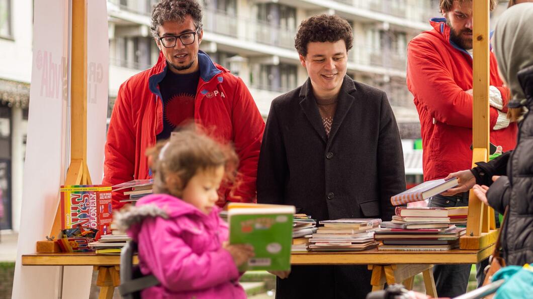 GroenLinks en PvdA delen kinderboeken uit