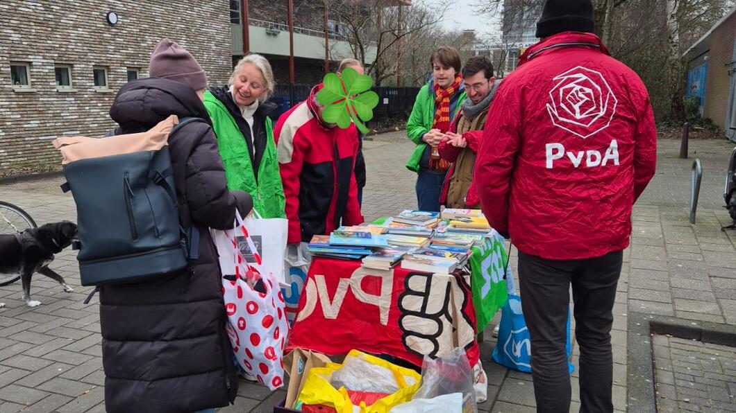 GroenLinks en PvdA delen kinderboeken uit