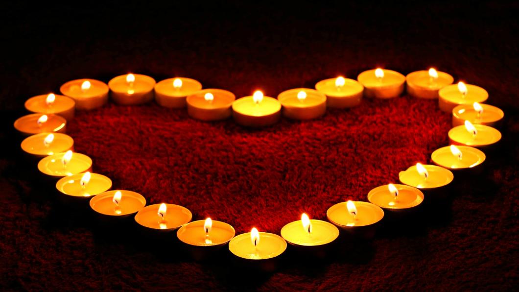 burnt-candle-candlelight-207997.jpg