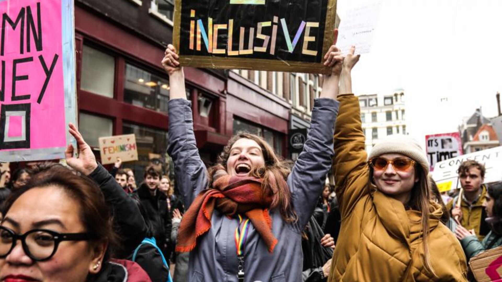 Afbeelding protest met diversiteits slogan