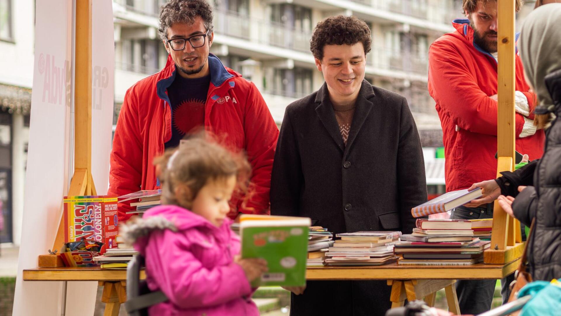 GroenLinks en PvdA delen kinderboeken uit