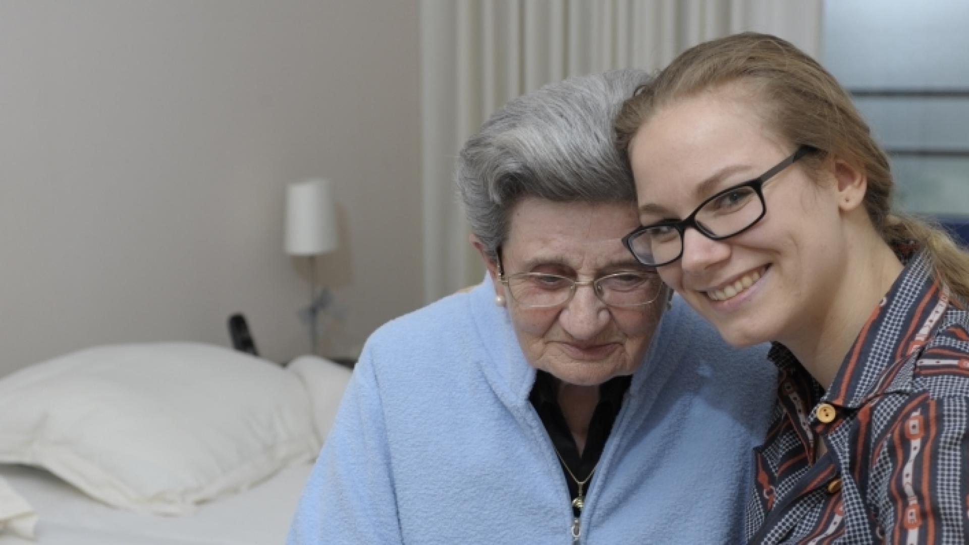 feya-oma-zorg_gespiegeld.jpg