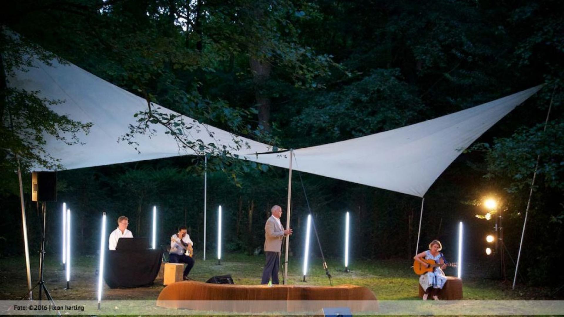 Het Openluchttheater Leidse Hout voor de brandstichting