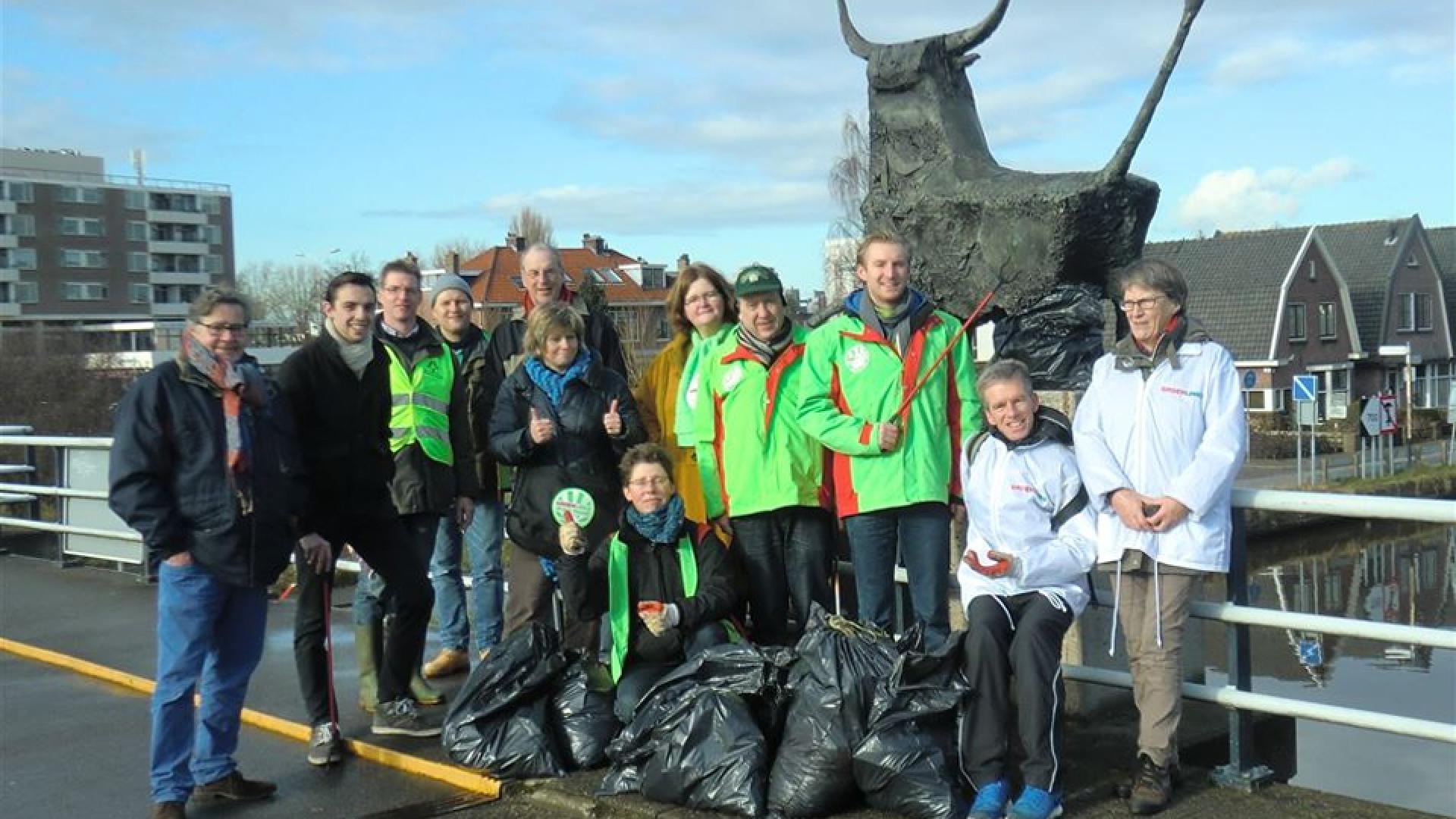 Stierenbrug schoonmaakactie GroenLinks Leiden